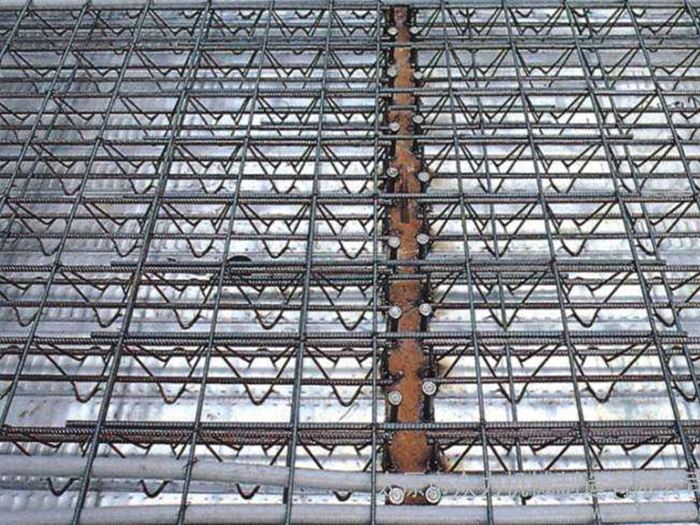 鋼筋桁架和樓承板的關系
